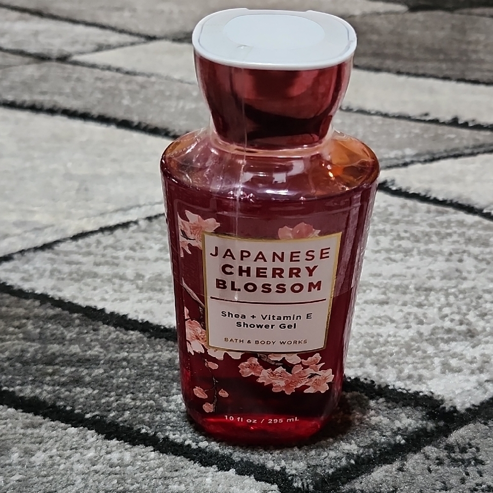 BATH & BODY WORKS JAPANESE CHERRY BLOSSOM SHOWER GEL